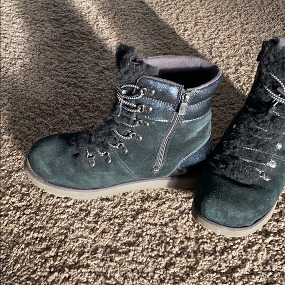 *SOLD UGG Side Zip Fur Trim Ankle Boot - Picture 4 of 7